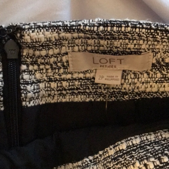 NWT LOFT Mini Skirt Zipper Front Pockets Size 2P - Picture 3 of 5